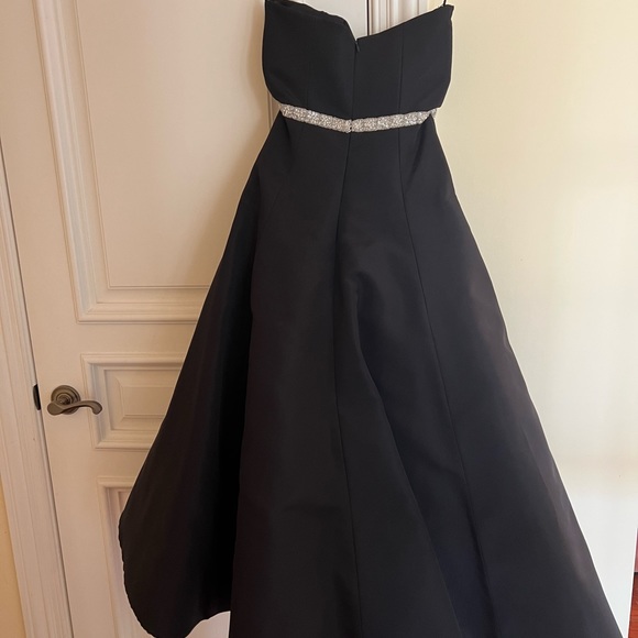 CHRISTIAN SIRIANO**Stunning Black Midi Evening Gown**US 2,6**$6850 - Picture 7 of 7